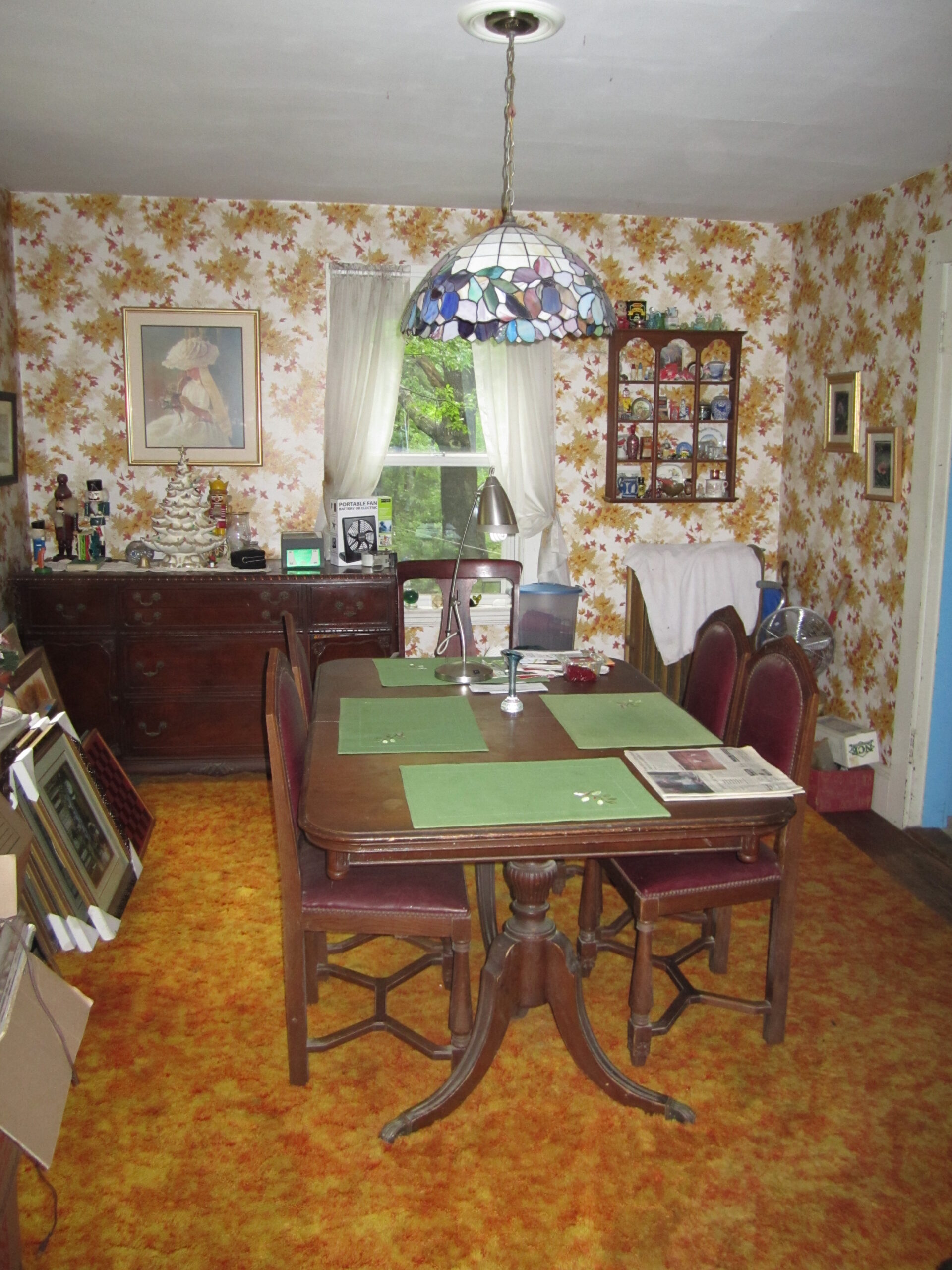 senior downsizing help dining room ready for sale, decluttered